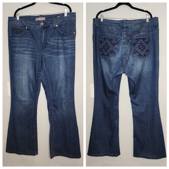 Seven7 Melissa McCarthy Embroidered Pocket  Slim Flare Darkwash Jeans Size 16 - Picture 1 of 16